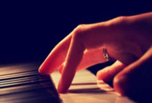 国产软件股票龙头前十名:线上配资公司-金价再创历史新高：现货黄金站上3530美元 纽约期金突破3600美元